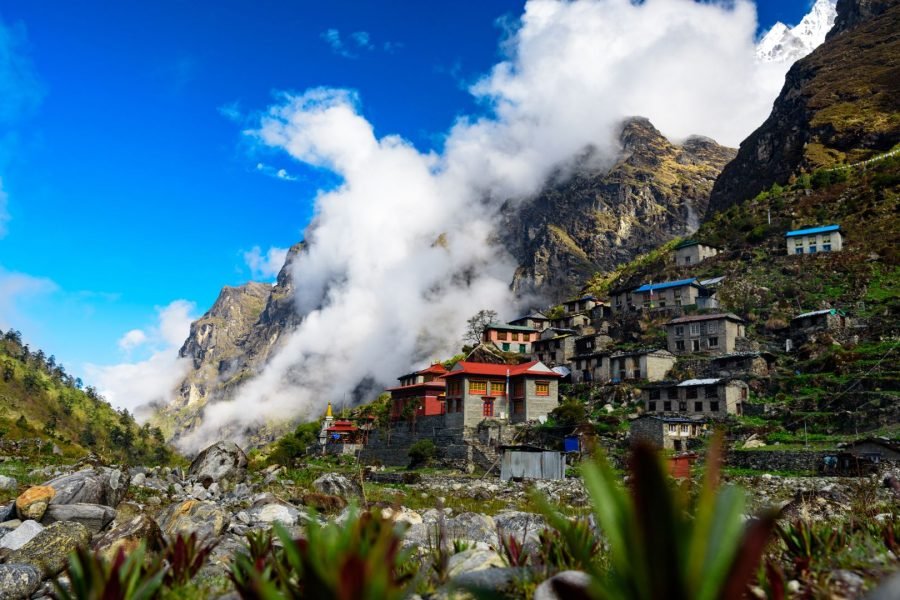 Nepal: Trekking e Voluntariado no Coração dos Himalaias